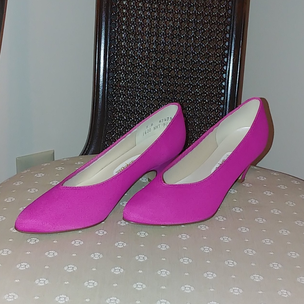 Dyed hot pink fabric pumps